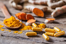 Esta sustancia se considera un excelente antiinflamatorio gracias a sus propiedades antioxidantes. Además, distintos estudios encontraron que es capaz de aumentar los niveles de la enzima glutation S‑transferasa en sangre, una proteína vital para el sistema de desintoxicación y mantener la piel clara, firme, tonificada y radiante.