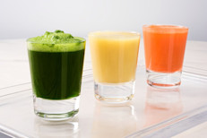 El jugo 100% de vegetales es recomendable y es parte de una alimentación equilibrada. Éste debe constituir la mitad o menos de la ingesta total de verdura recomendada por día. Dependiendo de la edad, los niños pueden beber de ½ a 1 taza, y los adultos pueden beber hasta 1 taza de jugo de fruta o vegetales al 100% cada día.