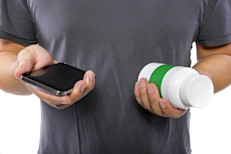 La FDA exige que las etiquetas de todos los suplementos a base de hierbas incluyan esta información: el nombre del suplemento herbal, el nombre y la dirección del fabricante o distribuidor, una lista completa de ingredientes, ya sea en el panel de información complementaria o debajo de ella, el tamaño de la porción, cantidad e ingrediente activo.