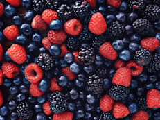 Los arándanos, las fresas, las zarzamoras o cualquier otra variedad de bayas están llenas de antioxidantes, vitaminas y fibra. Una taza contiene baja cantidad de carbohidratos, comparado con frutas como la banana o las uvas. Puedes prepararlas en un postre alternando fruta con yogur light o descremado. 