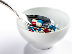 “También descubrimos productos para adelgazar que se vendían como suplementos que contienen menjunjes peligrosos o componentes ocultos, incluyendo ingredientes activos que se encuentran en medicamentos aprobados anticonvulsivos, diuréticos o para la hipertensión”, reveló Jason Humbert, director de regulación de la FDA. 