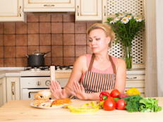 Los carbohidratos ayudan a proporcionar energía al cuerpo pero una dieta demasiado rica en hidratos de carbono como pastas, arroz, pan blanco o refrescos azucarados puede ser responsable de problemas como sobrepeso, colesterol o desequilibrio de la glucemia. 