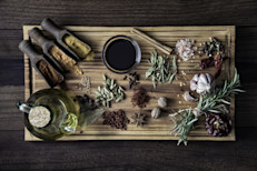 Como sabes las hierbas frescas o deshidratadas en la cocina se usan para añadir sabor a tu receta, además brinda un toque de color y aroma.