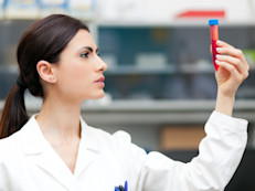Muchas afecciones de la sangre o hematológicas son hereditarias, mientras que otras pueden desarrollarse a causa de otras afecciones, por los efectos secundarios de un medicamento o por la falta de ciertos nutrientes en la dieta. Conoce las más comunes y cómo se tratan.