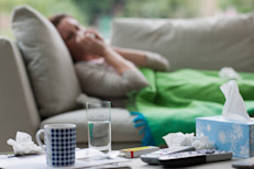 Ocurre cuando tus pulmones están infectados y los sacos de aire se llenan de pus y otros líquidos. Es causada por virus (en un tercio de los casos) y por bacterias u hongos que se inhalan. Aunque la mayoría responde bien al tratamiento y se recupera en una a tres semanas, puede ser muy grave e incluso mortal.