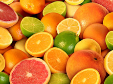 No importa si son toronjas, mandarinas, naranjas o limas. Los cítricos son una poderosa fuente de fibra soluble y vitamina C que incluyen un efecto antioxidante que regenera las células. Asimismo proporcionan un efecto de saciedad que hace que el paciente diabético no coma tanto. Recuerda que los nutricionistas recomiendan comer una naranja entera a beber un vaso de jugo de naranja, ya que el jugo hace subir más el azúcar.