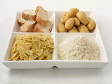 "Parece que hay mucha confusión sobre qué alimentos contienen carbohidratos", dice la Dra. Anna Taylor. "La gente a menudo piensa que solo el arroz, el pan, la pasta, las papas, los dulces y las bebidas azucaradas son carbohidratos" agrega.