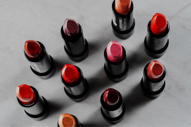 lipstick-from-above 4460x4460