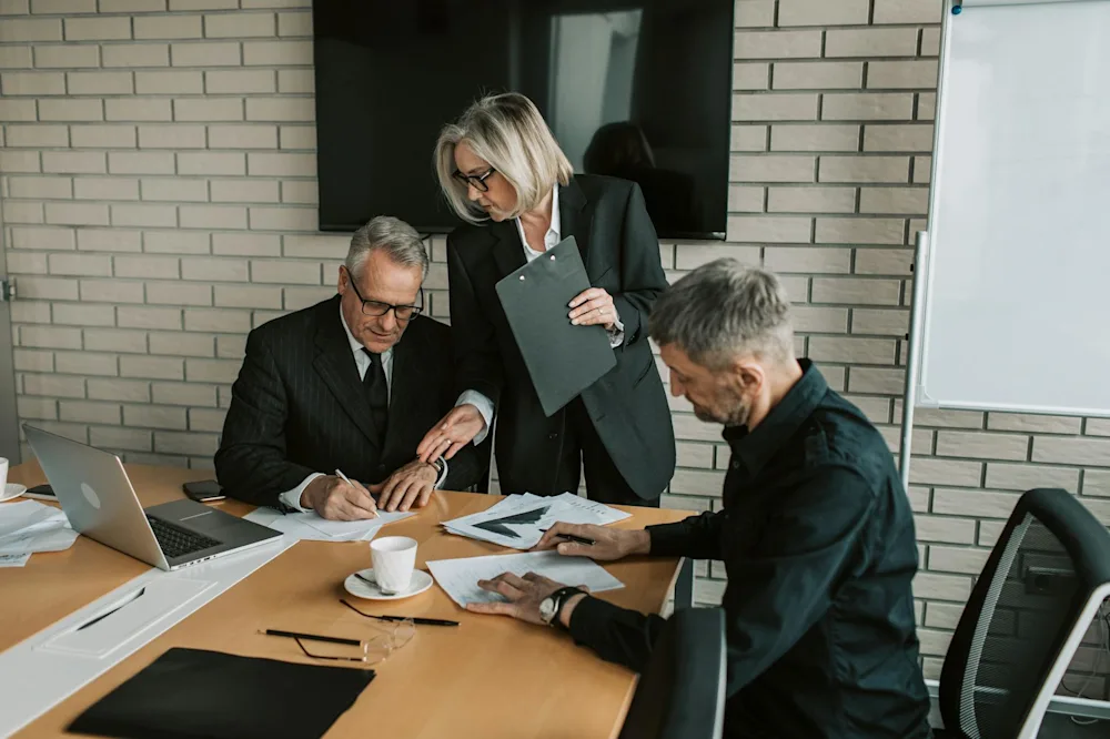 Corporate leaders discussing AI performance gap