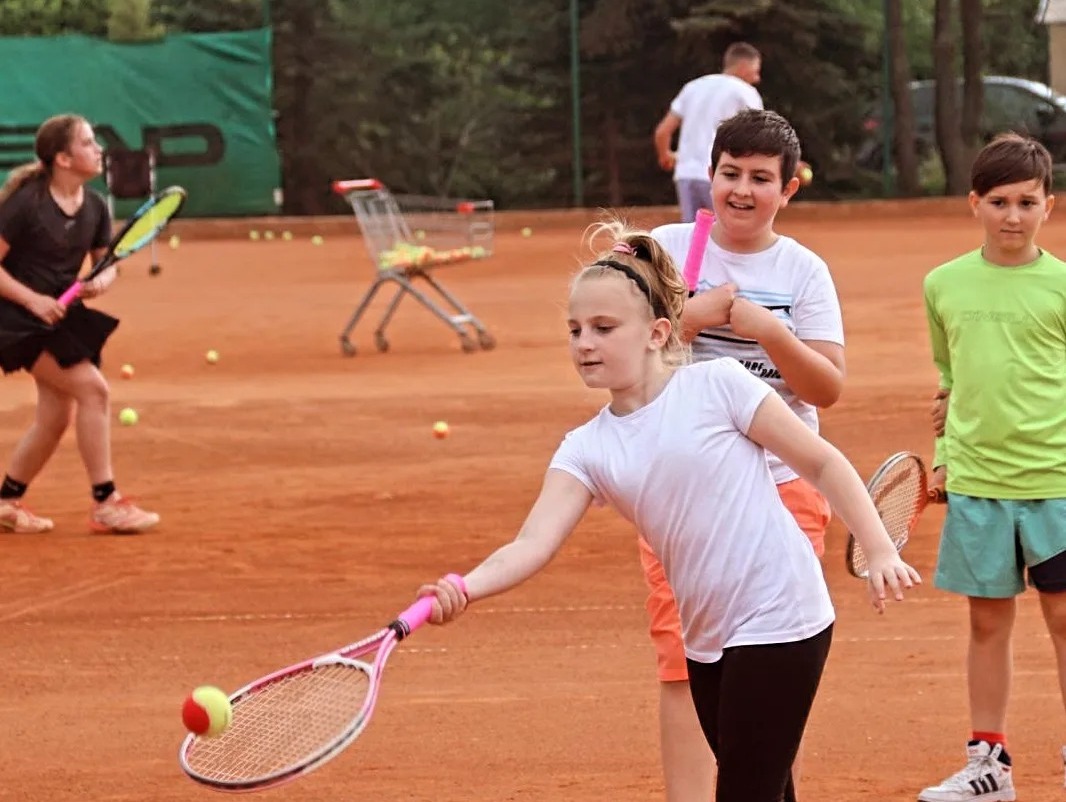 Тенис училище