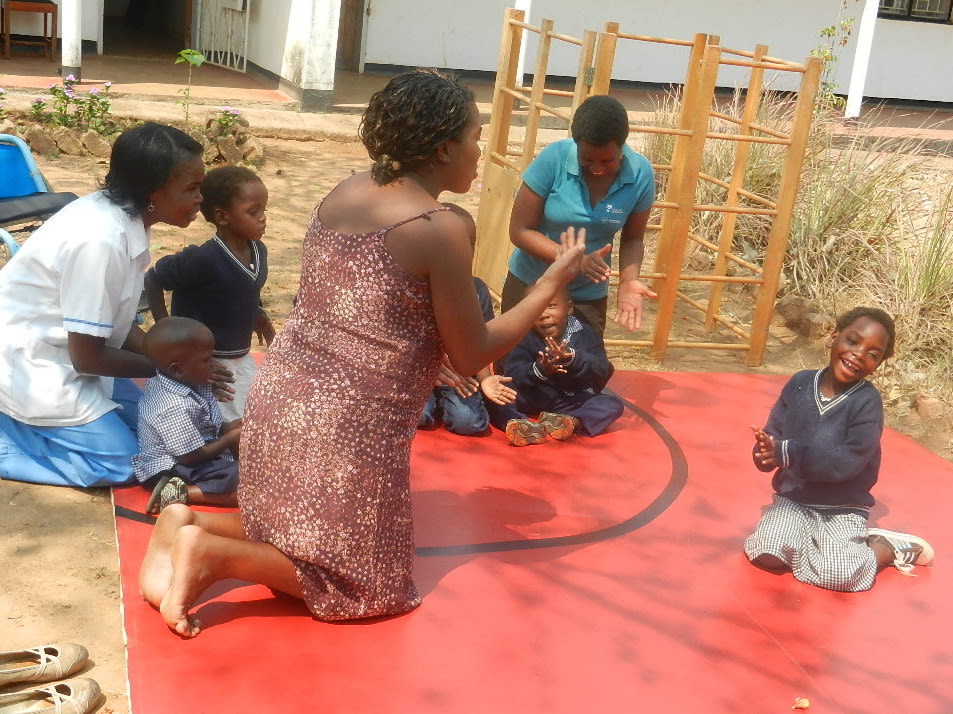 Kinderen met een verstandelijke en of fysieke beperking in Zambia krijgen hulp