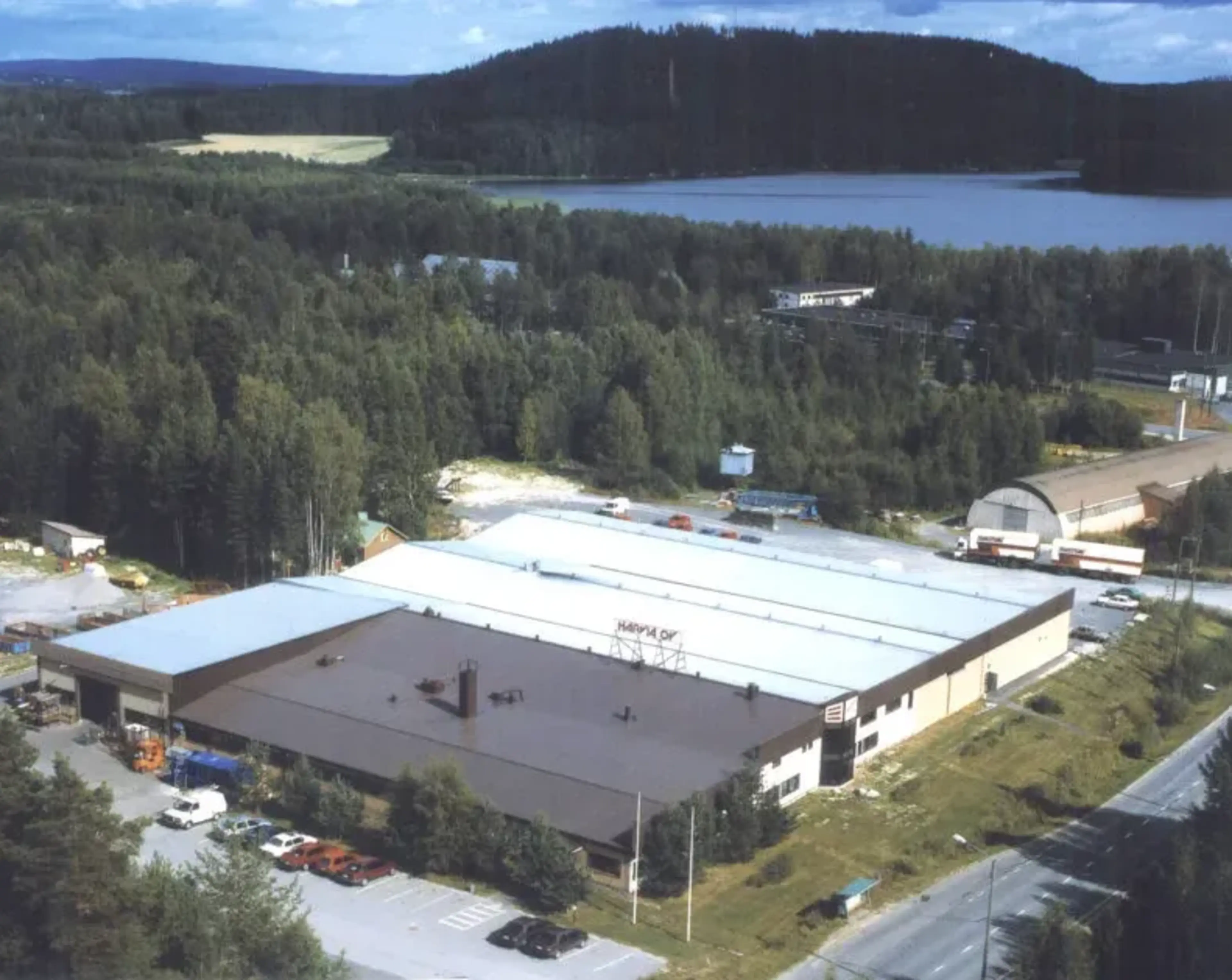 1990 – von Finnland in die Welt. Wir begannen, unsere Öfen ins Ausland zu liefern. Finnische Handwerkskunst und Sauna-Gefühl fanden ein neues Zuhause in Europa, den USA und Asien.