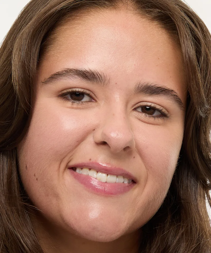 Croissant concealer worn by Evie Dodd