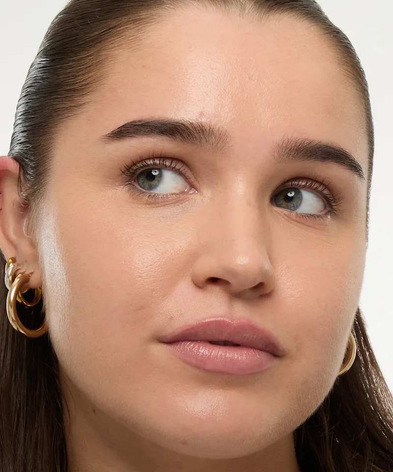 Pretzel concealer worn by Millie Smith