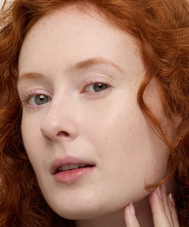 Porcelain concealer worn by Georgia