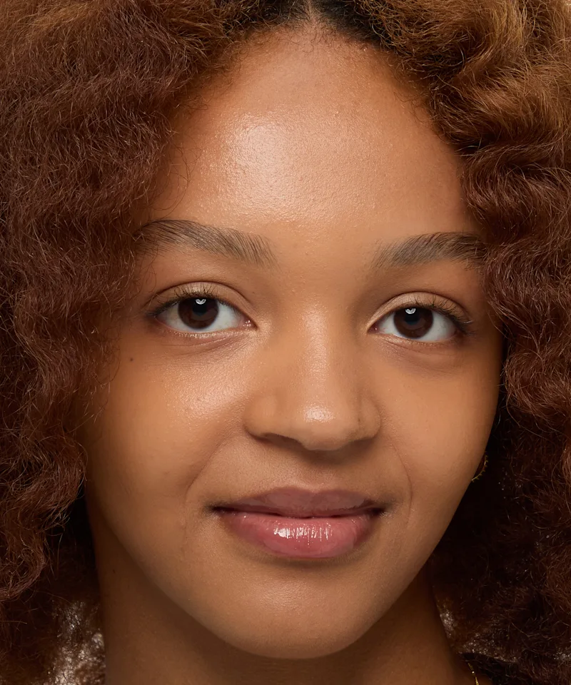 Syrup concealer worn by Deborah Vassilios