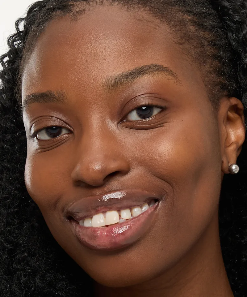 Cinnamon concealer worn by Damola Osunnuga