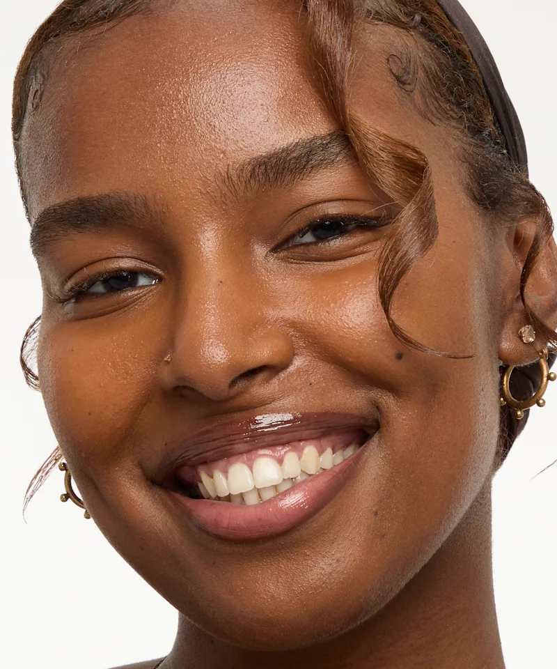 Nutmeg concealer worn by Ruba Awadalla