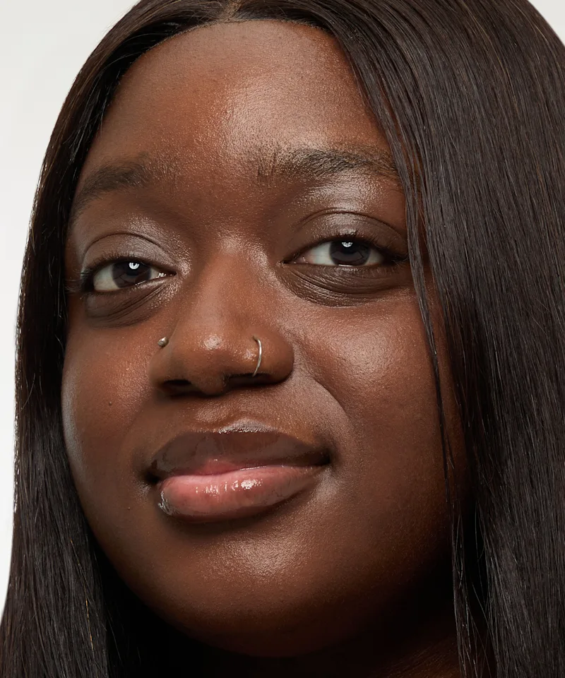 Cocoa concealer worn by Zainab Sadiq