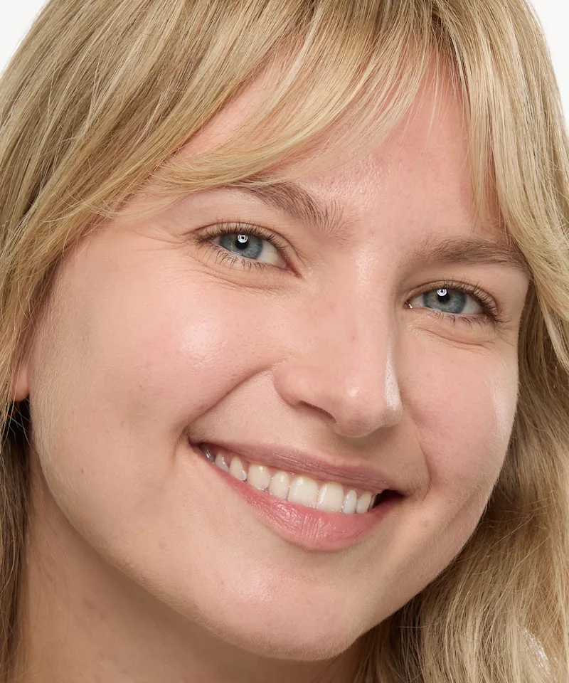 Buttermilk concealer worn by Amy Thompson