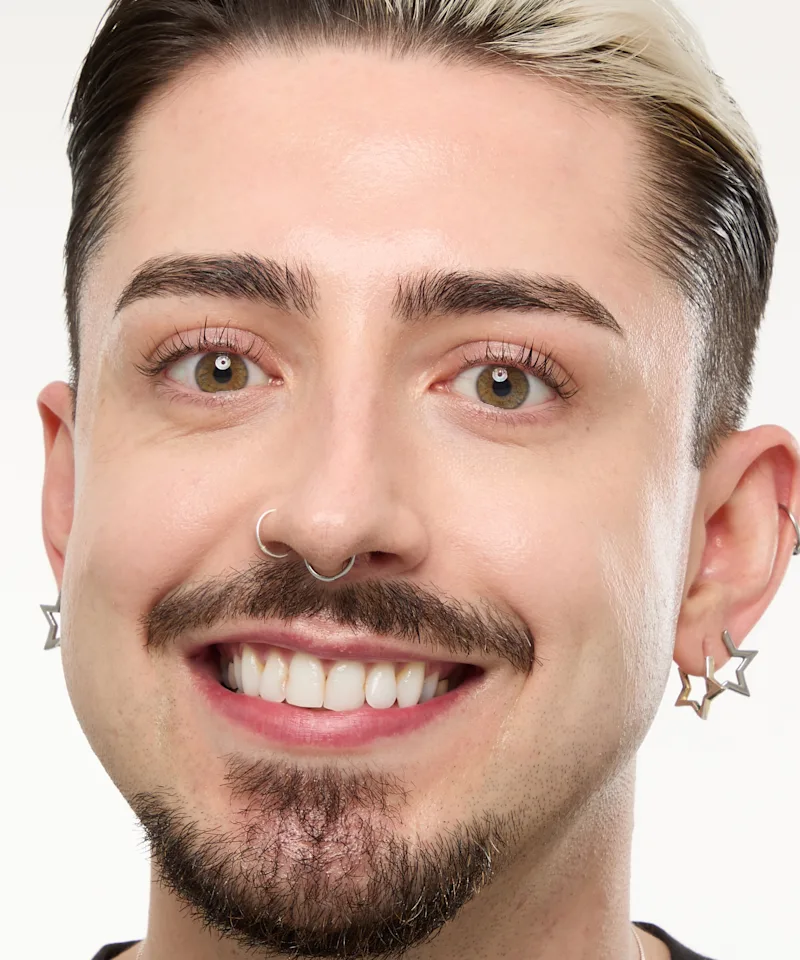 Cashmere concealer worn by Luke Crean