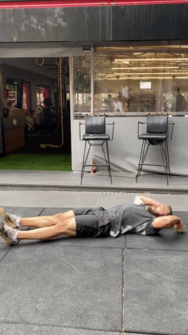 Core workouts at home: man doing v-ups GIF