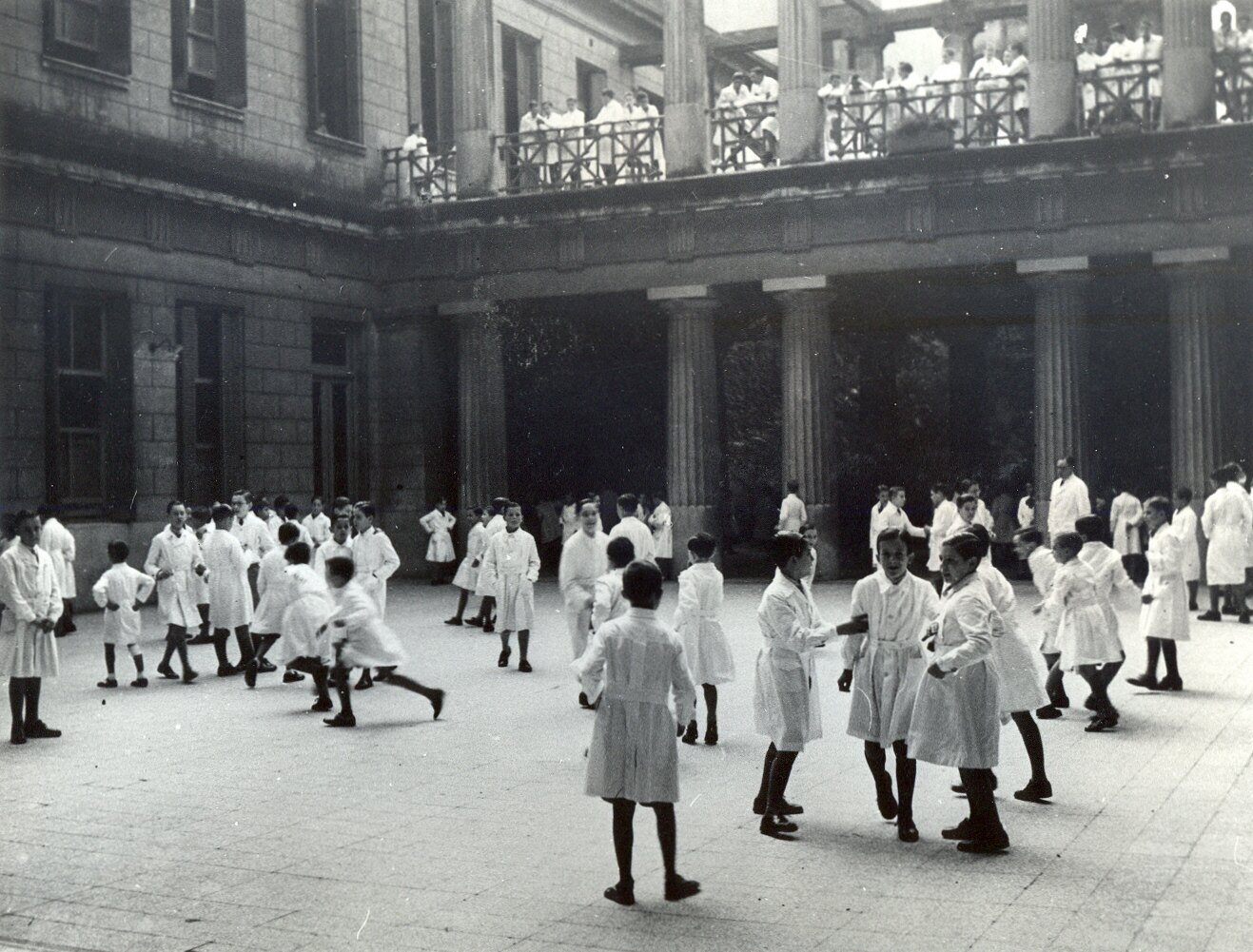 8 de julio – Promulgación de la Ley 1420 (1884): Educación gratuita, laica y obligatoria.