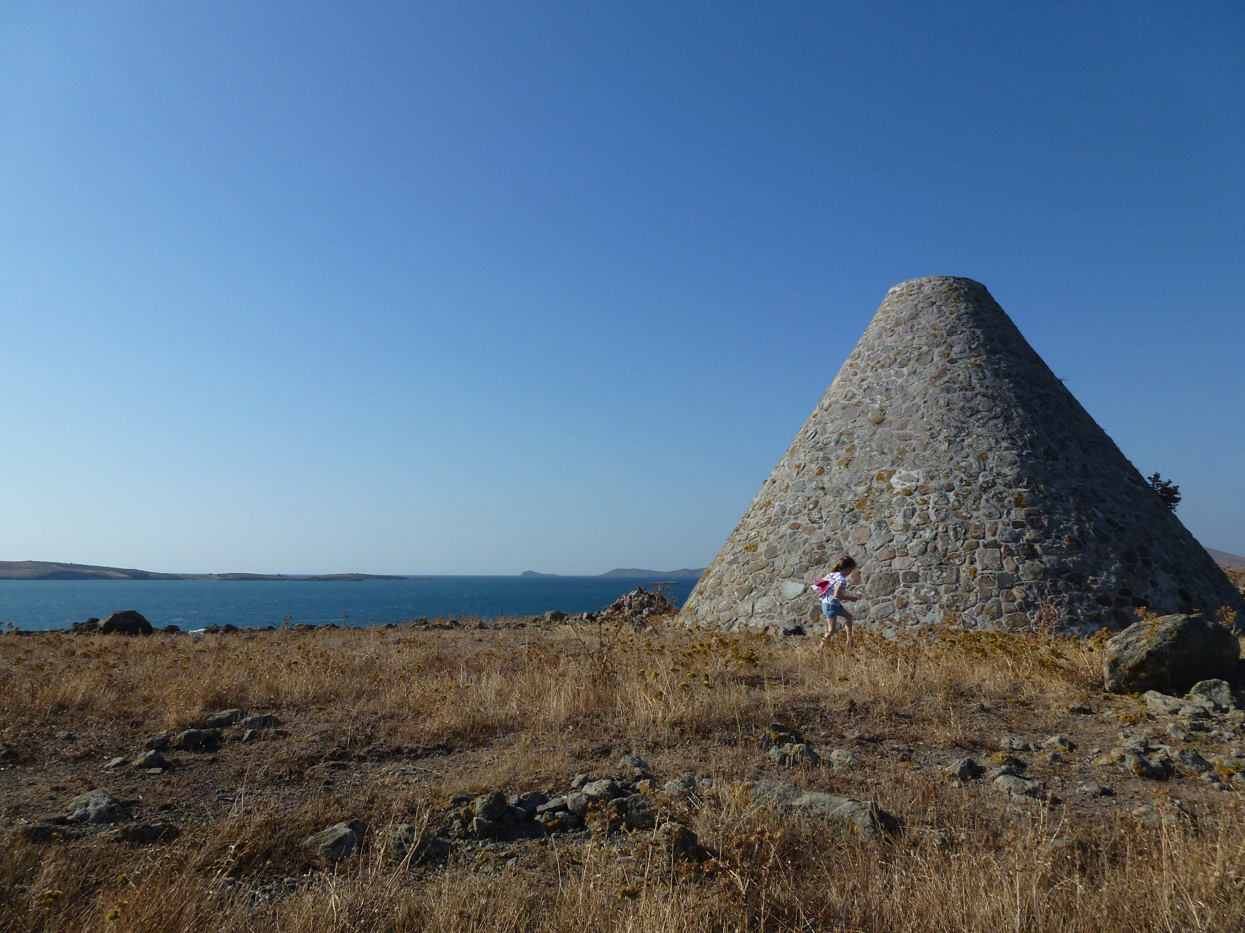 New RAN plaque on Lemnos rekindles debate over historic cairn