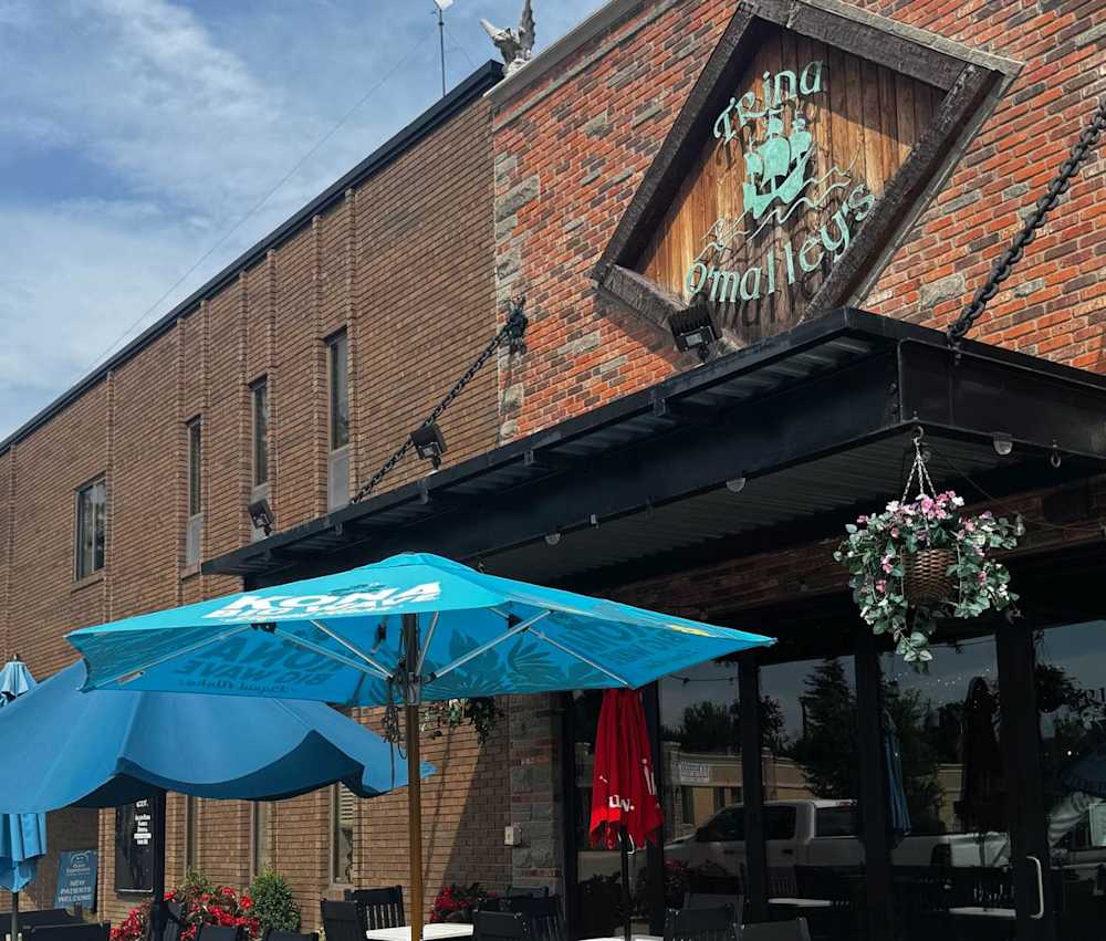 trina-o-malleys-irish-pub-moonello