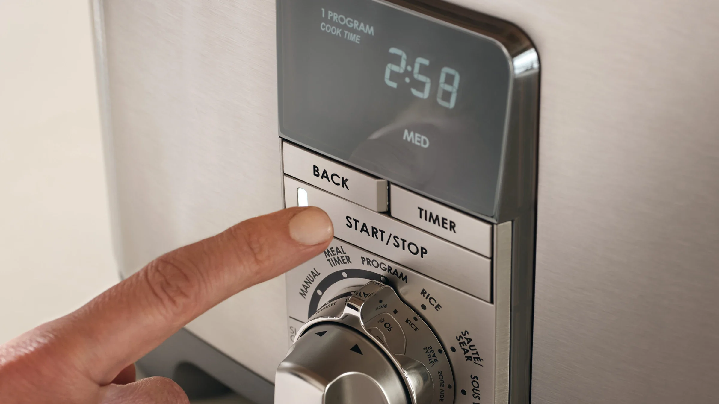 close up of control panel on the sous™ advanced multi function cooker with tri ply dutch oven model ltssc500