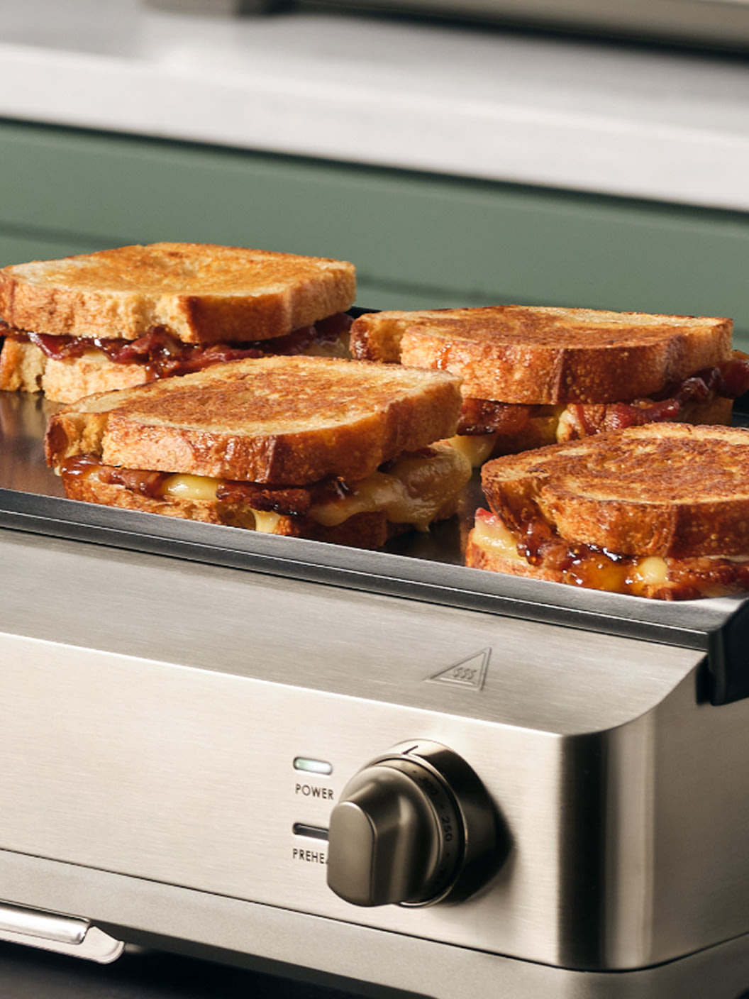 bacon fig and gouda sandwich