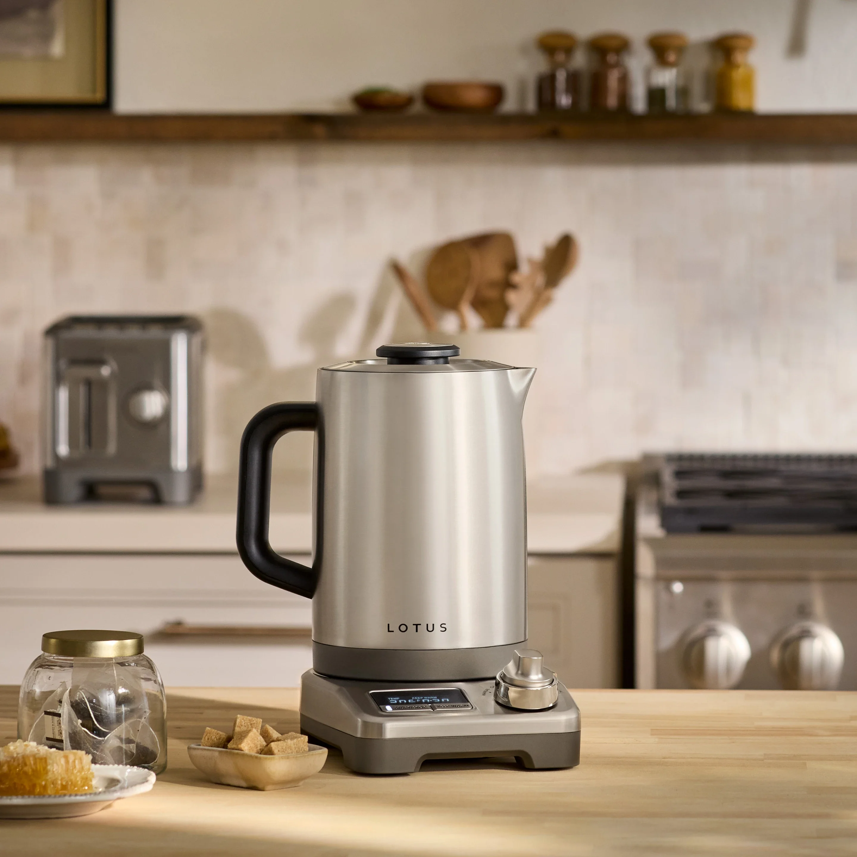 the purist™ precision temperature kettle model ltskt500 in kitchen