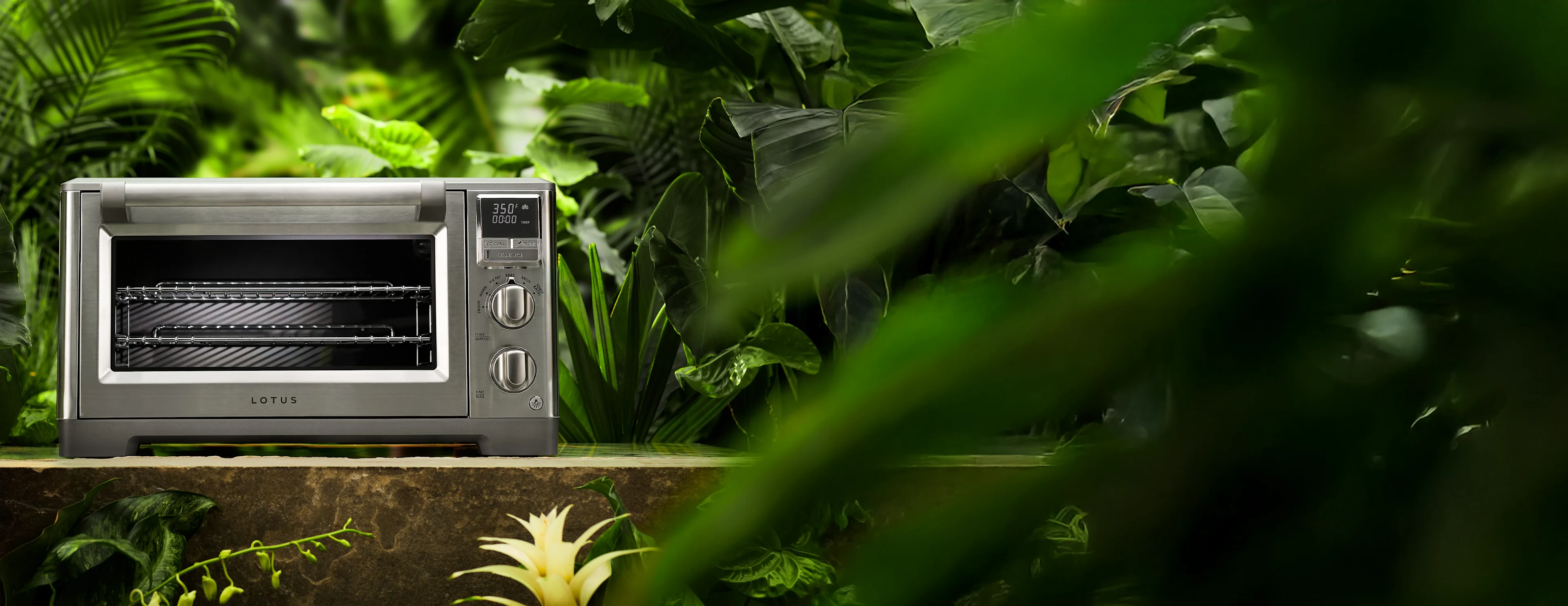 the perfectionist™ air fry and convection oven model ltsco500 with jungle background
