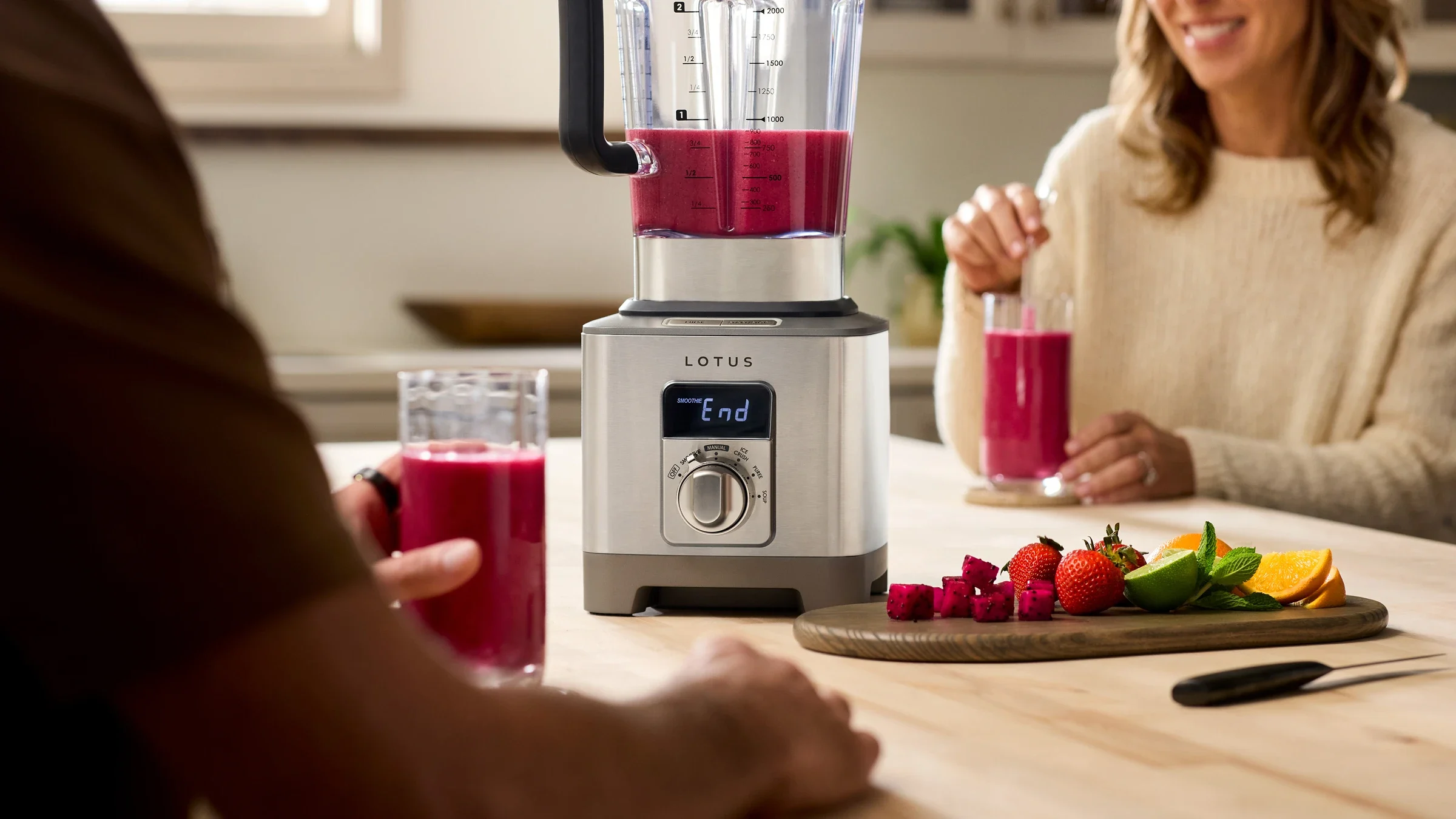 two people sharing smoothies made with the power spin™ infinite speed control blender model ltsbl500