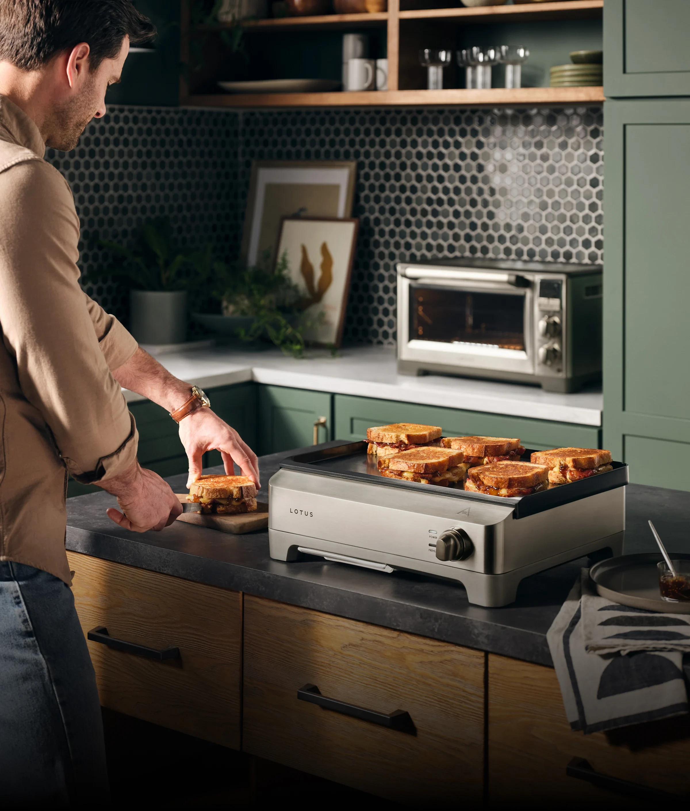 Person cooking with the short order™ precision sear griddle model ltsgr500
