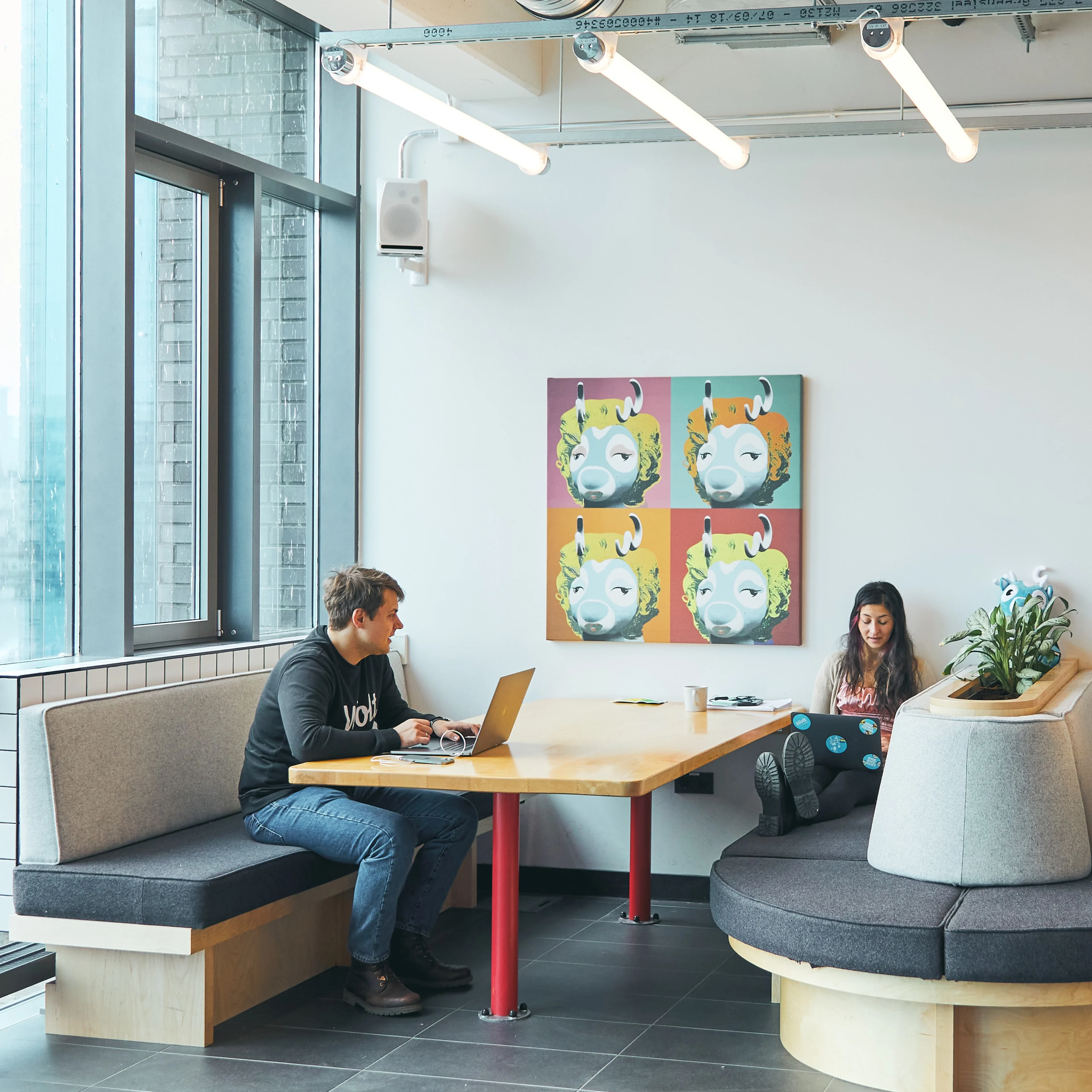 Product: berlin office, working together, office shot