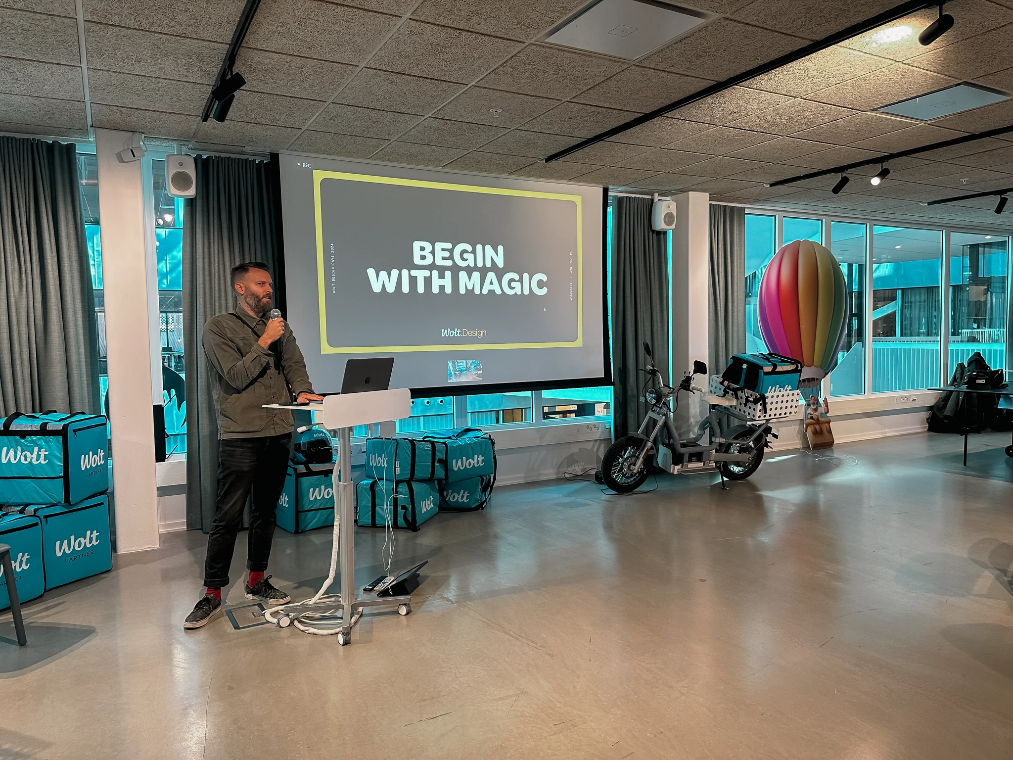 Design your portfolio blog - Wolt Designer presenting