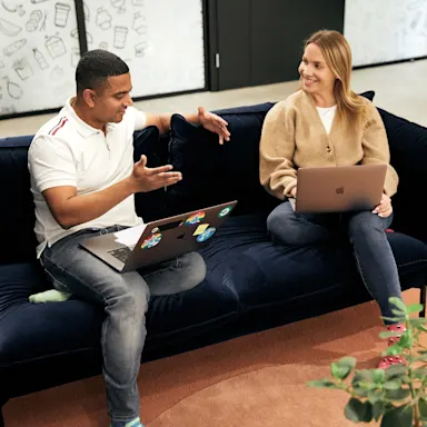 Square - working together, office 10