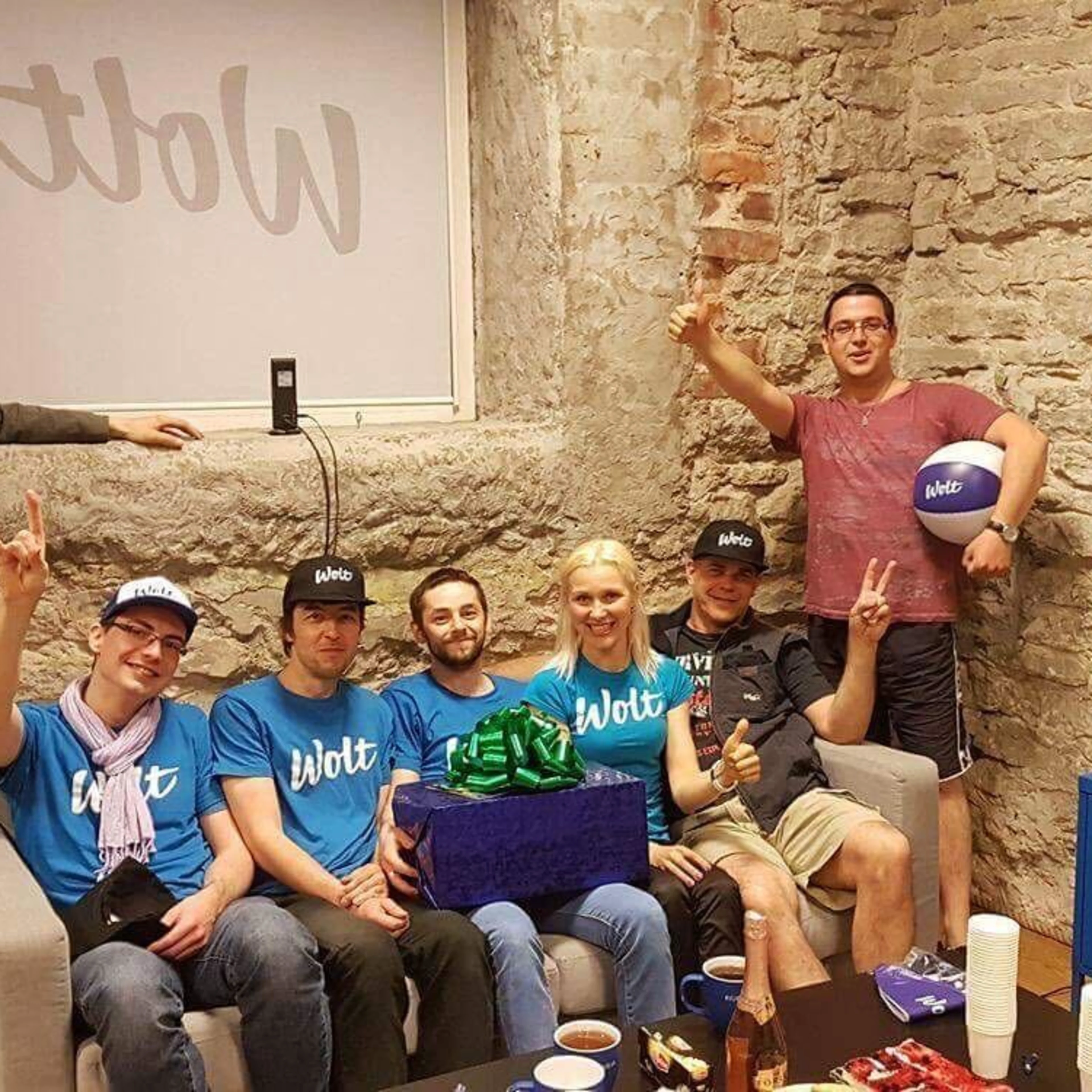 Main image - Juri Gurski - Tech support - Sitting with teammates