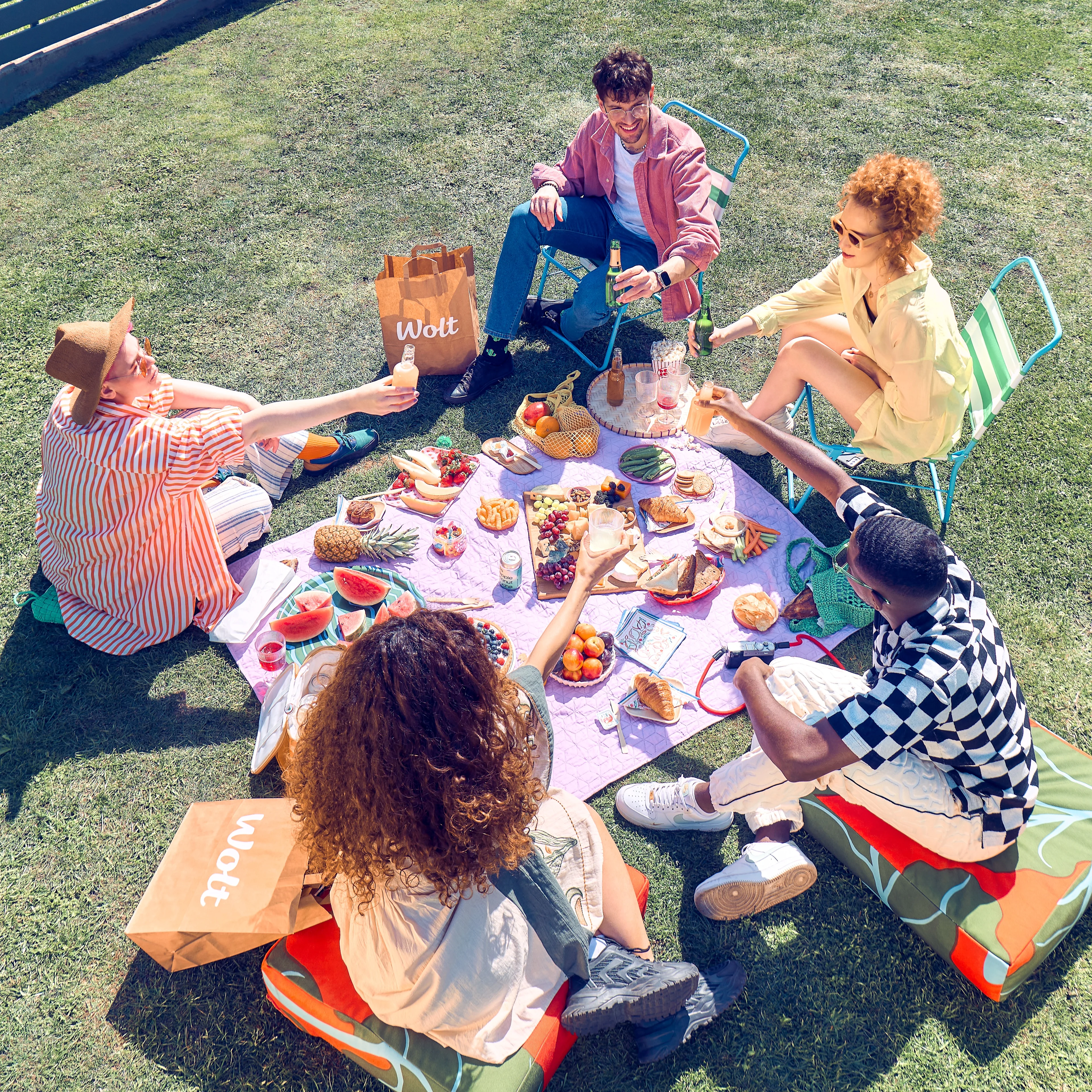 Square: people enjoying picnic