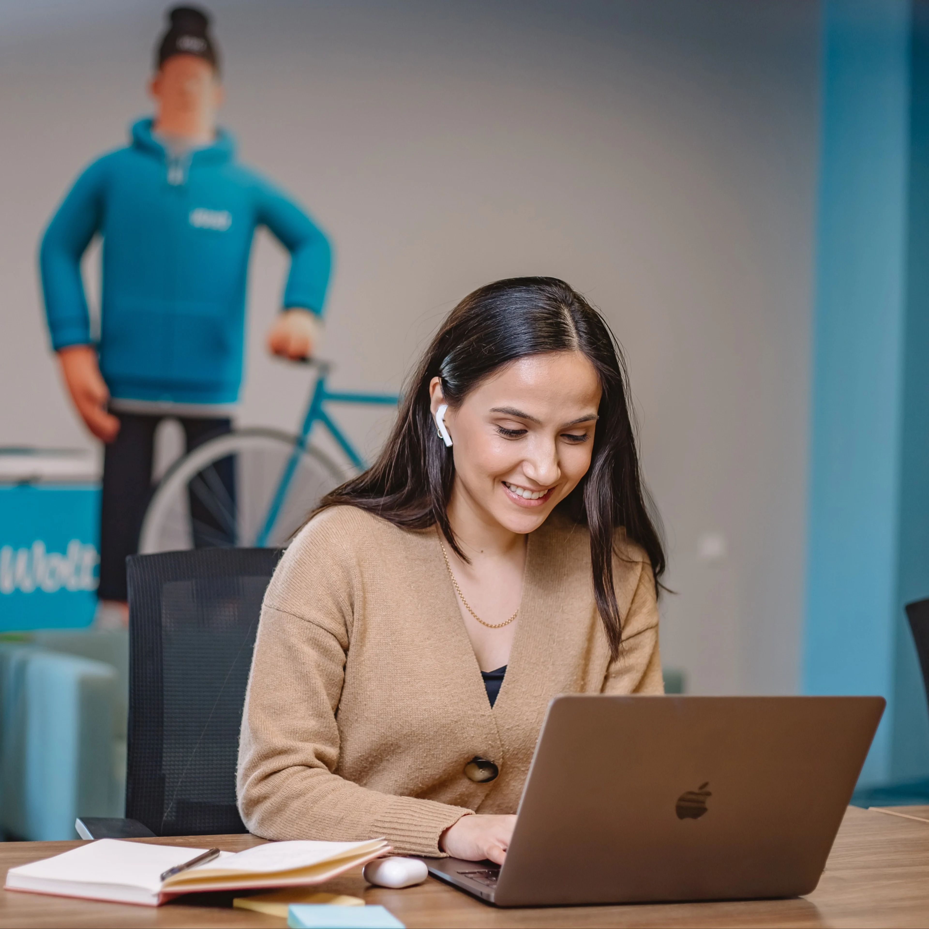 Square: Employee, azerbaijan