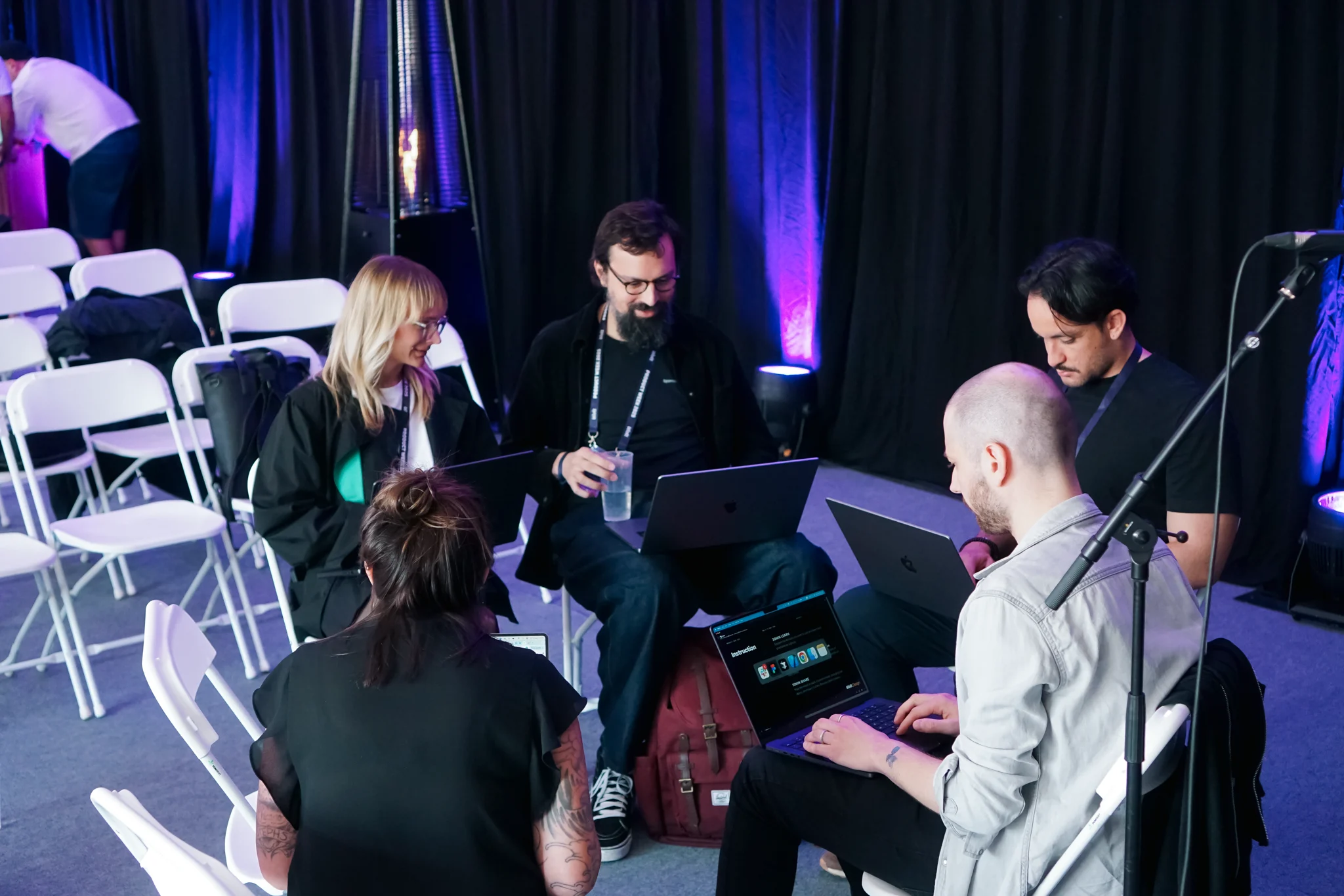 Design your portfolio blog - Wolt design team working together