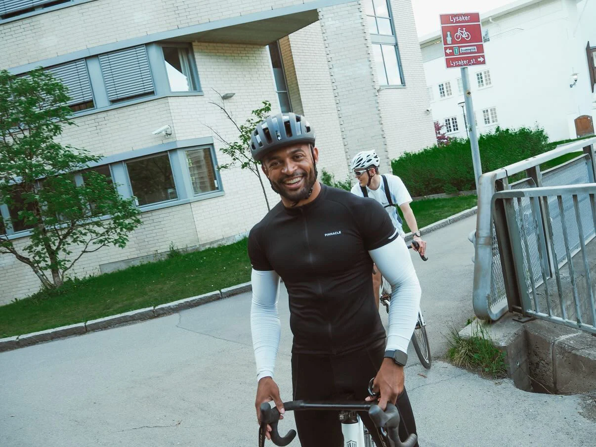 [Image] Yan Mokouri - Biking