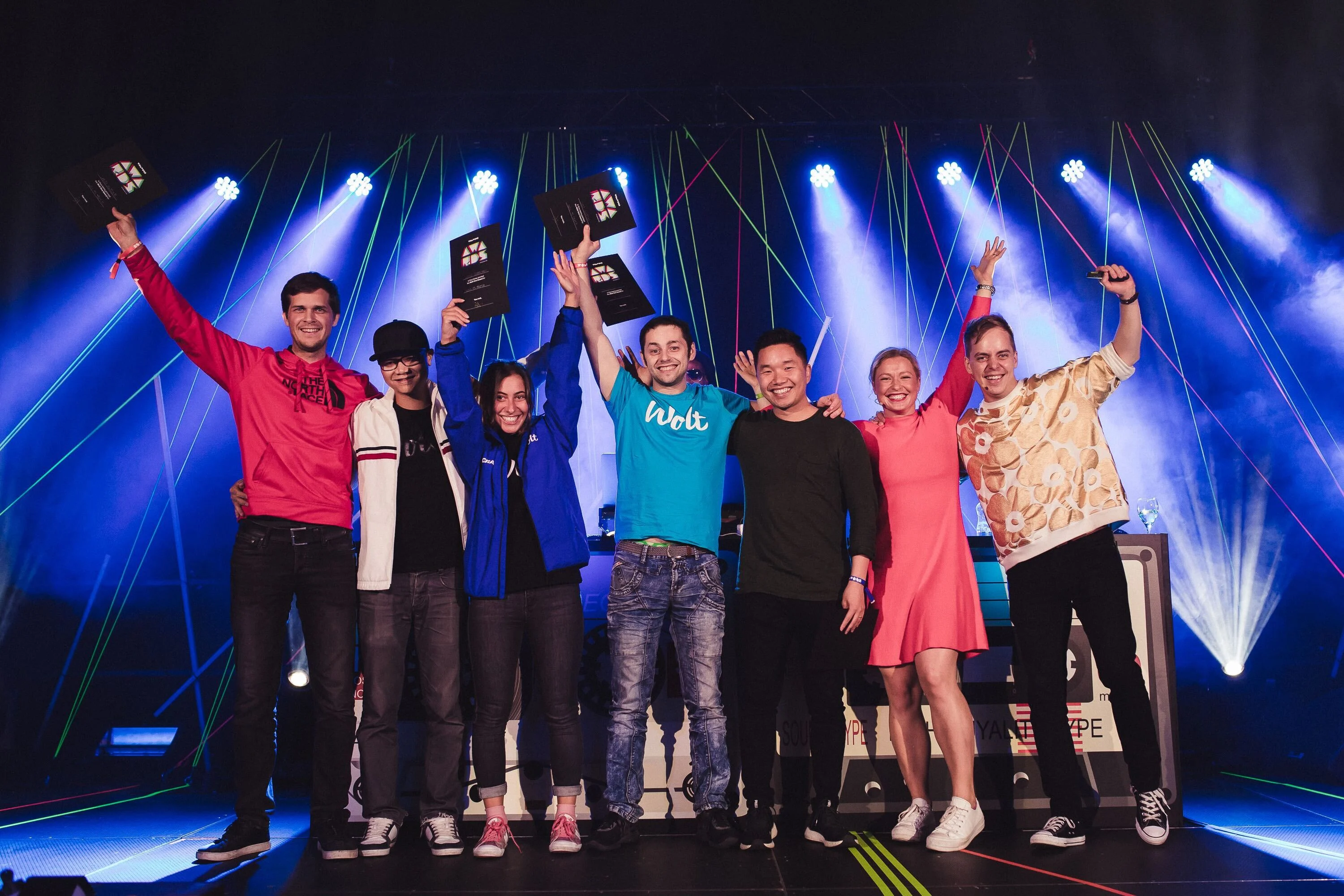 Image - Juri Gurski - People on stage with awards