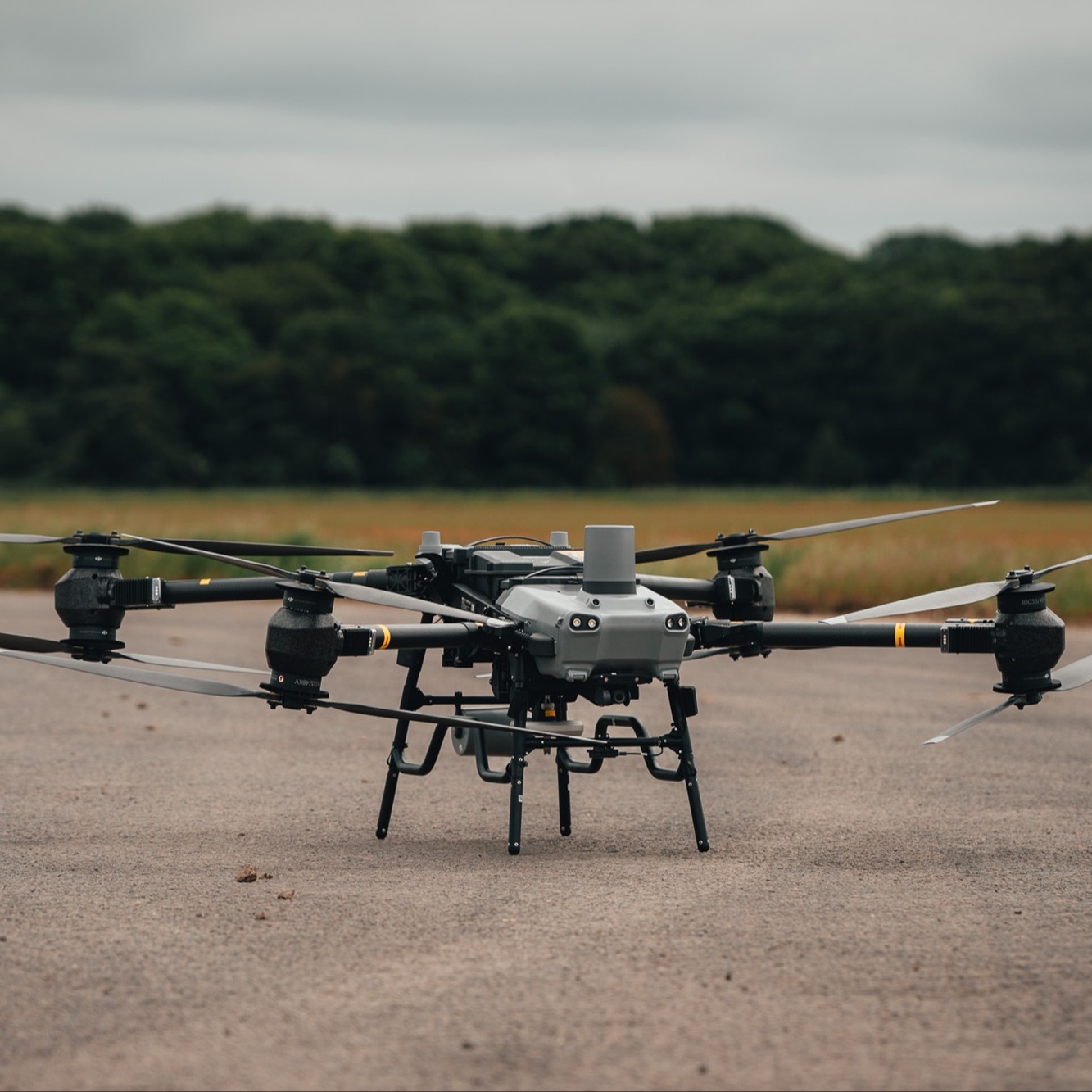 DJI FlyCart 30 vs DJI FlyCart 100.