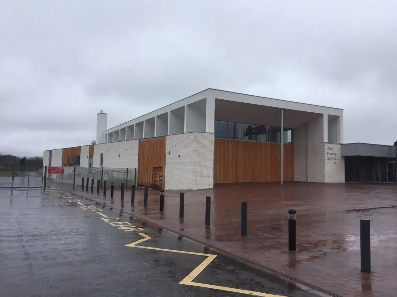 Aylth School, Scotland - White Engobe Bricks