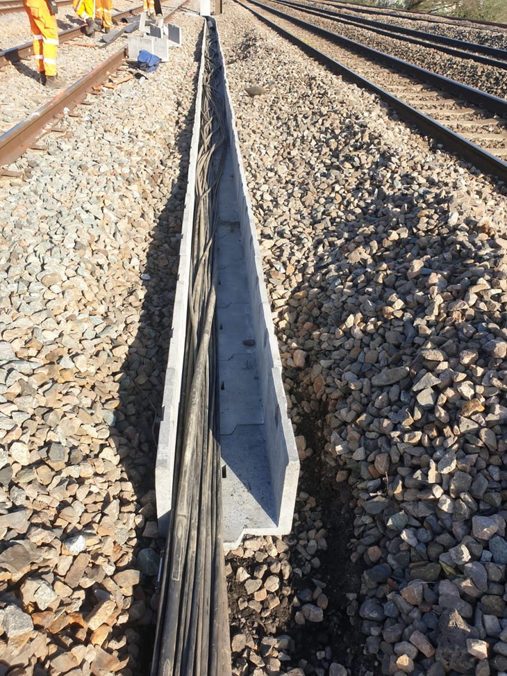 anderlite-straight-troughing-colas-rail-4