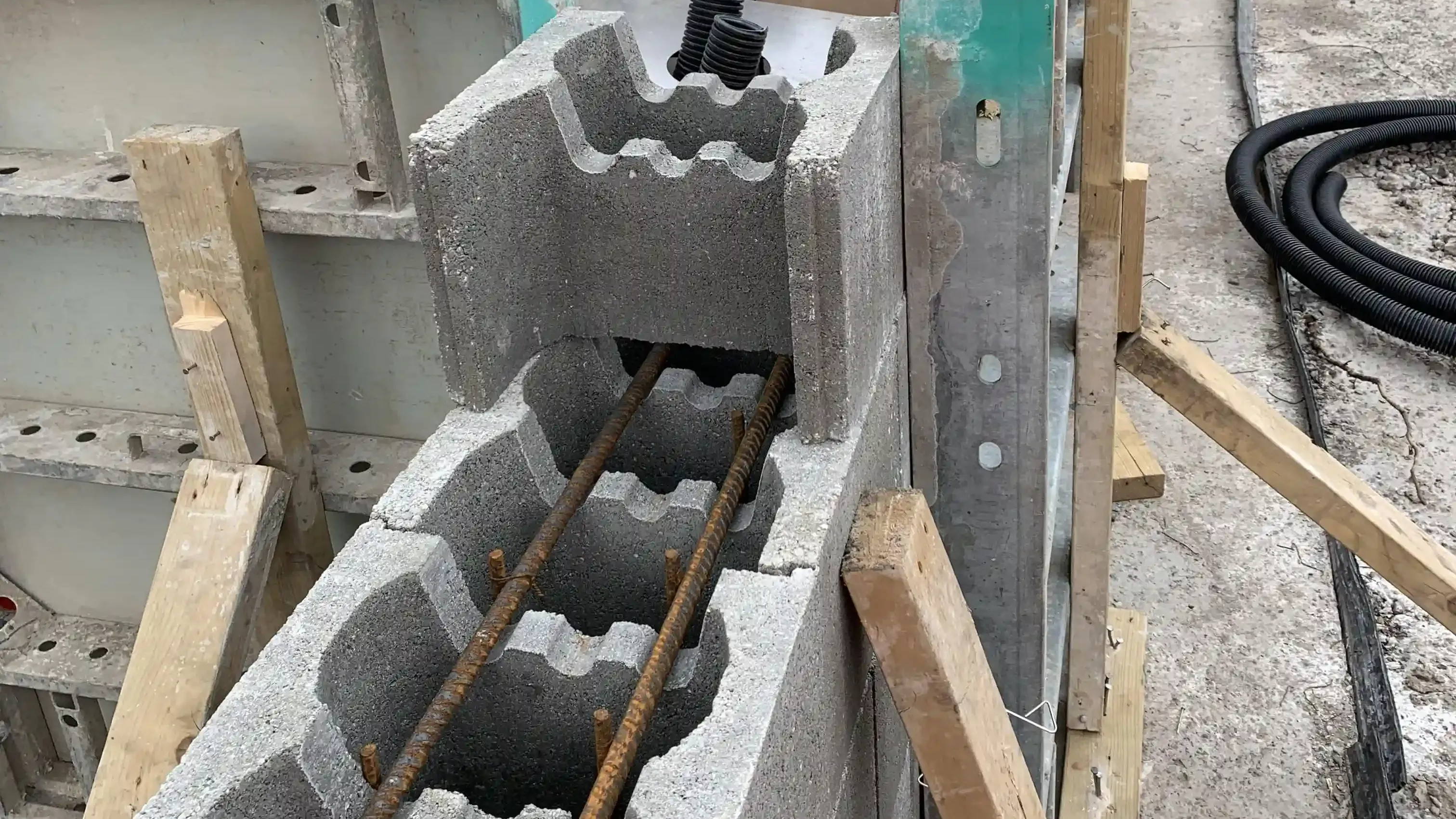 South Wales - AmcoGiffen and Network Rail - Stepoc retaining walls