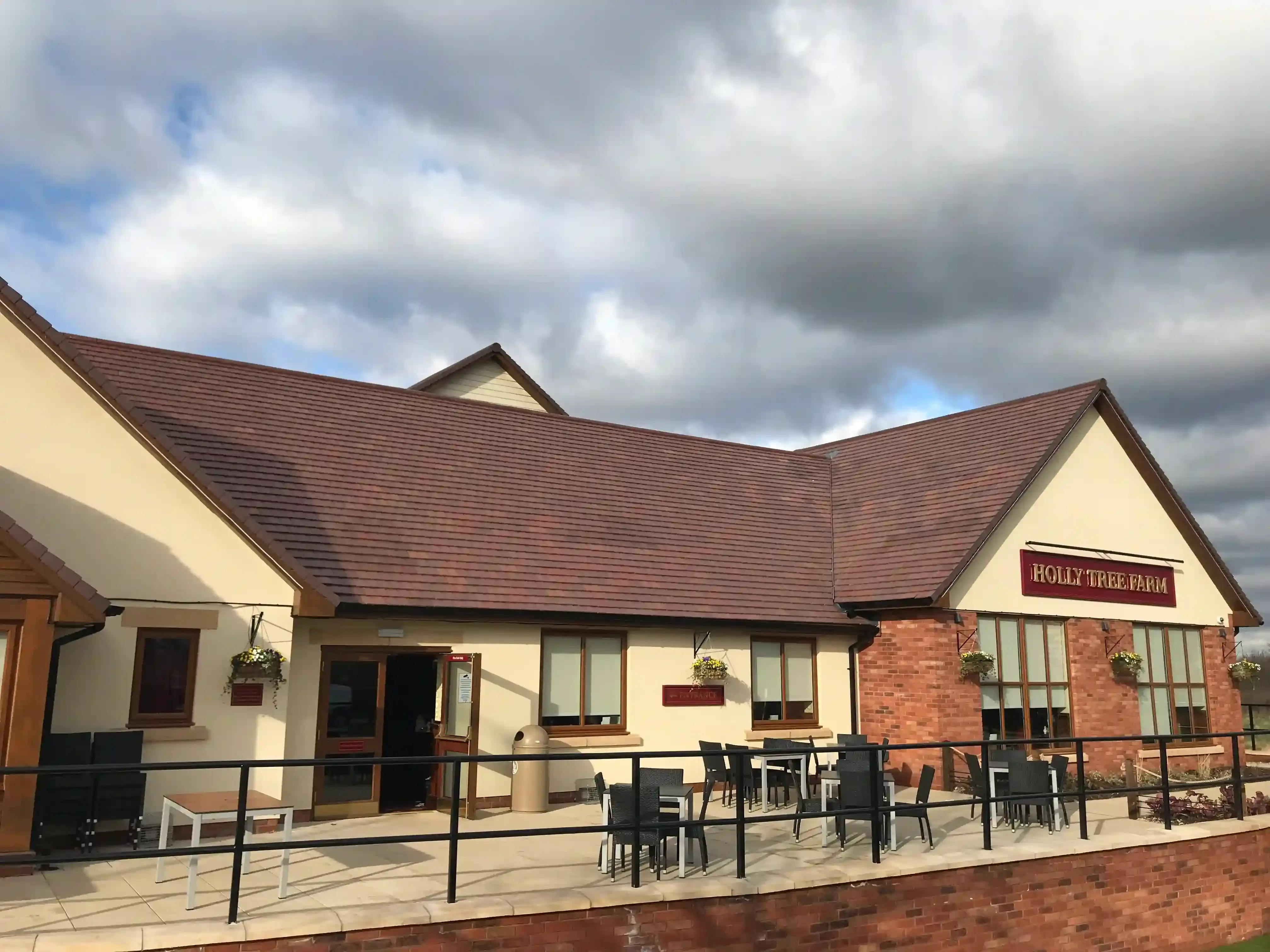 Gemini roof tile, Mixed Russet - Farmhouse inn, Woodhouse Park, Nottingham
