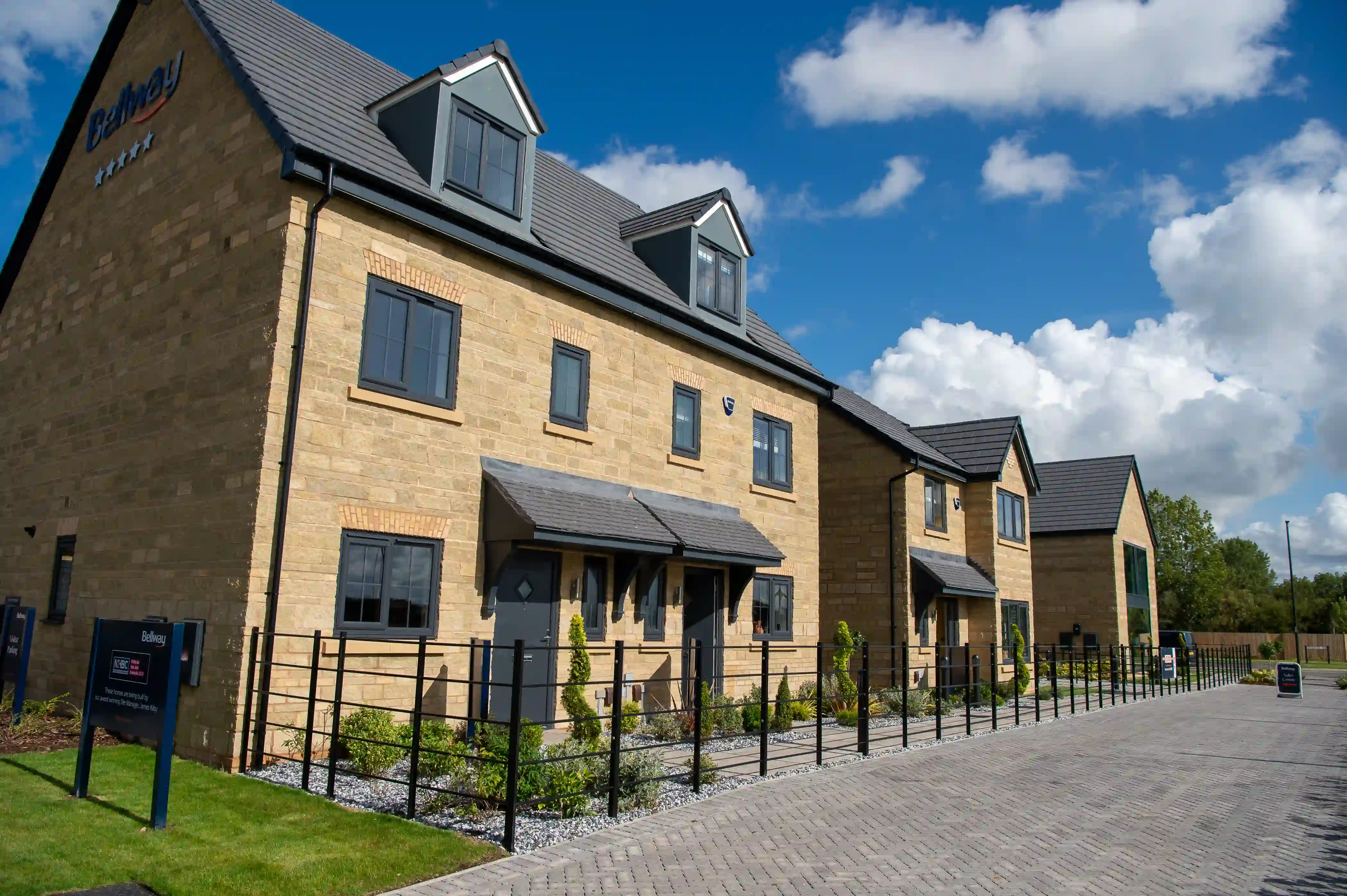 Bellway Homes, Holbrook Park, Shearstone Walling Stone - Cotswold Village Stone (Split)